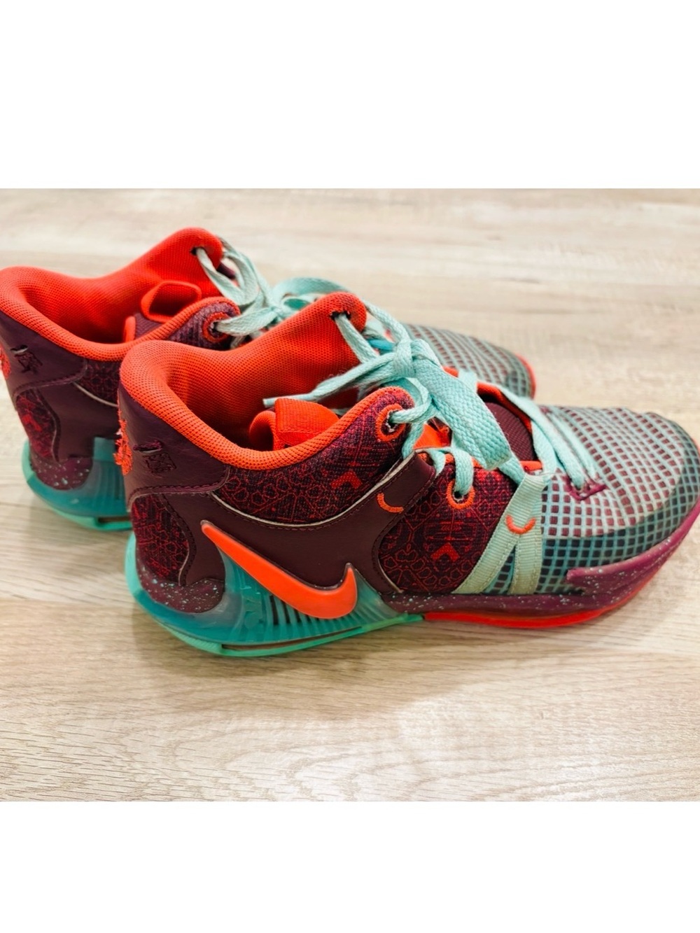 Nike Youth LeBron Witness 7 Kids Sneakers, Size 5.5Y